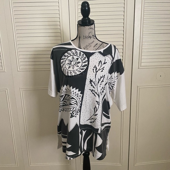 The Limited Tee - Picture 1 of 15